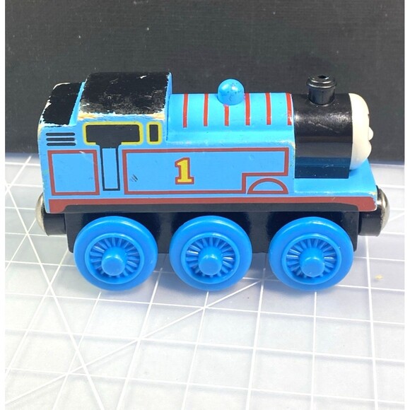 2003 Thomas & Friends "Thomas" Tank Engine Wooden Railway Train Magnetic Coupler - Picture 1 of 5